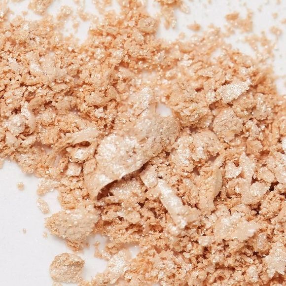 New MAC Firelit Kit Makeup Gift Set, Champagne - Picture 7 of 11